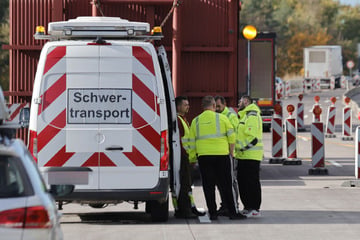 Unfall A2: Drei Schwertransporter stecken auf A2 in Baustelle fest