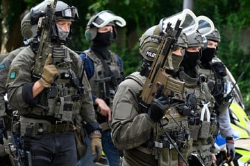 SEK-Einsatz in Burscheid: Polizei stürmt Wohnung und nimmt bewaffneten Mann fest
