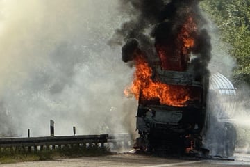 Unfall A8: Tanklaster brennt lichterloh: A8 voll gesperrt