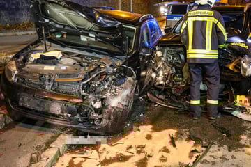 Unfall im Erzgebirge: VW und Ford krachen zusammen