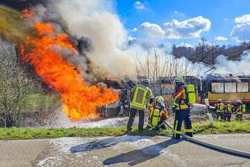 Tanklaster kollidiert mit Straßenbahn: Flammen-Inferno fordert drei Todesopfer!