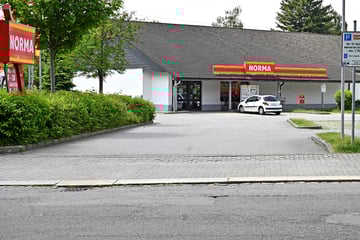 Drogentest untenrum auf Parkplatz: Hat ein Chemnitzer Polizist eine 17-Jährige belästigt?