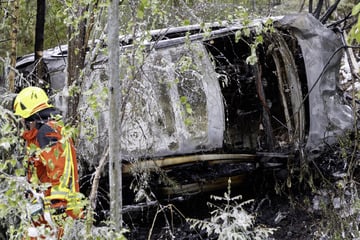 Unfall A73: Auto kommt von A73 ab und bricht in Flammen aus: Polizei gibt neue Details bekannt