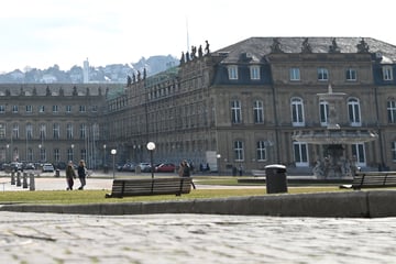Stuttgart: Paar vergnügt sich auf Stuttgarter Schloßplatz - vor den Augen von Kindern