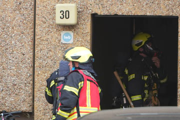 Leipzig: Kellerbrand im Leipziger Zentrum: Menschen über Drehleiter aus Wohnung gerettet