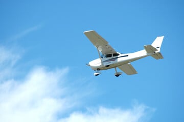 Probleme mit Auftrieb! Flugzeug überschlägt sich nach Start