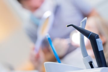 Er verpasste Patienten das volle Programm: Hochstapler gibt sich jahrelang als Zahnarzt aus