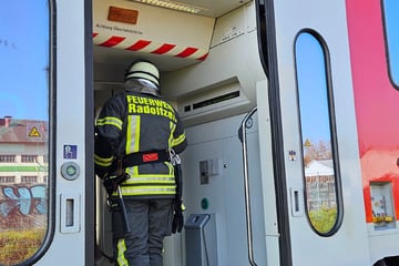 Rauch im Zug: Regio-Bahn muss geräumt werden