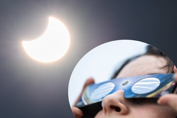 Hamburg: Sonnenfinsternis in Hamburg: Hier könnt Ihr das seltene Spektakel am besten sehen