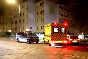 Chemnitz: Mann tritt mitten in der Nacht gegen Wohnungstüren auf Sonnenberg: Bewohnerin verletzt