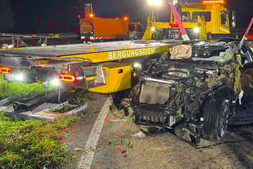 BMW überschlägt sich mehrfach auf B9: Zwei Schwerverletzte