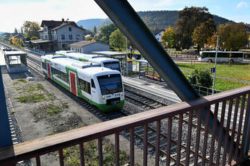 Zugfahren soll bequemer werden: Bahnhof Themar für mehrere Millionen saniert