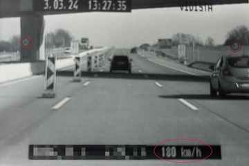 Mit 180 km/h durch die Baustelle: Polizei erwischt zwei junge Raser auf der Autobahn