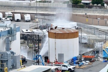 Chemie-Lagertank droht zu explodieren: 40.000 Anwohner evakuiert