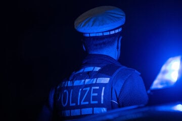 Polizei stoppt Falschfahrer auf A9: Waffe im Auto entdeckt
