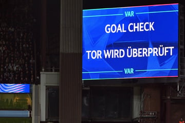 Schiedsrichter erklären VAR-Entscheidungen: In diesen Stadien wird getestet!