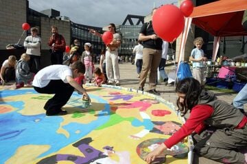 Köln: Zum Weltkindertag: Checker Julian und WDR-Maus mischen mit den Kleinen den Landtag auf