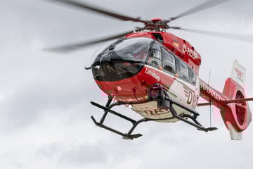 Von Auto erfasst: Junge schwer verletzt