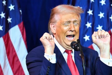 Trump tells Republicans they must defeat Democrats in midterms: "I'll get impeached"