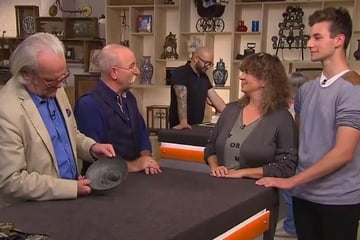 Bares für Rares: Ekel-Alarm! Entsetzte Gesichter bei "Bares für Rares": Auch Lichter schaut komisch aus der Wäsche