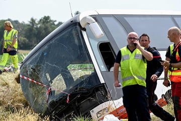 Mehrere Verletzte in Grefrath: Transporter rauscht in Linienbus