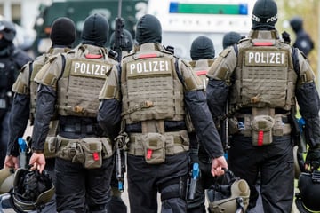 In Wohnung verschanzt: SEK überwältigt bewaffneten Mann