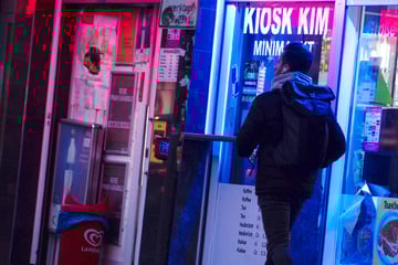 Köln: Streit vor Kölner Kiosk eskaliert: Mann erleidet Schnittwunden - Polizei sucht Zeugen