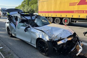 Unfall A4: Unfall beim Spurwechsel: BMW kracht in Lkw, A4 zeitweise voll gesperrt