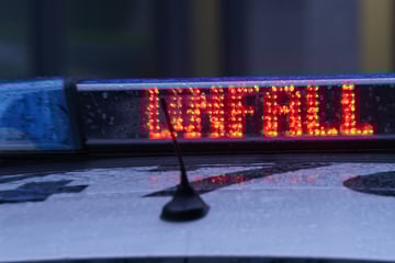 Unfall A3: Biker (17) knallt in Leitplanke und verletzt sich schwer