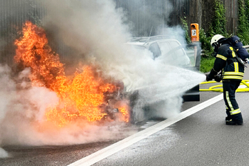 Unfall A2: Auto fängt Feuer: A2 bei Helmstedt gesperrt!