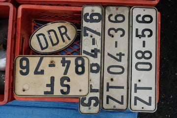 Mit "DDR-Kennzeichen" auf der Autobahn unterwegs: Polizei zieht Auto aus dem Verkehr