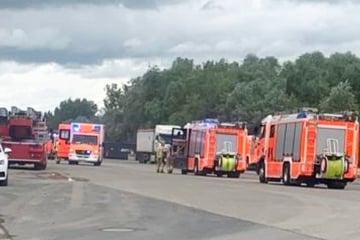 Berlin: Brand bei Entsorgungsbetrieb in Buch: Müll auf Förderband fängt Feuer