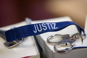 Berlin: Überfall bei Autokauf: Polizist gesteht vor Gericht