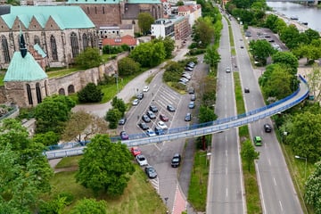Dann wird die marode Fußgängerbrücke in Magdeburg abgerissen