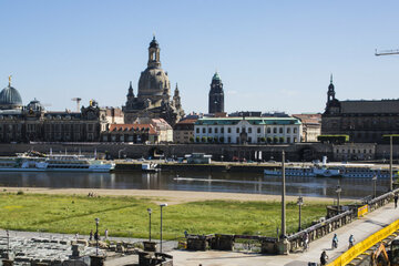 Dresden: Policeman rescues drunk young people (15, 17) from the Elbe