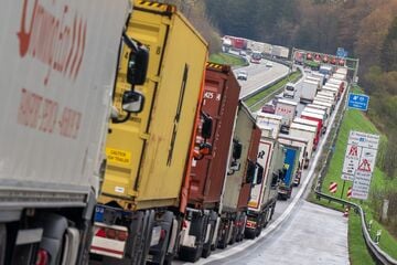Hohe Staugefahr zu Pfingsten: Hier wird's besonders voll, diverse Züge fallen aus