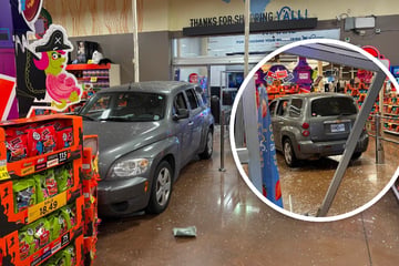 Mann fährt absichtlich mit Auto in Supermarkt: Seine Begründung ist kurios