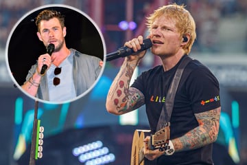 Hier seht Ihr Chris Hemsworth als Drummer bei Ed Sheeran