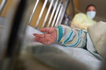 Mutter flüchtet mit Baby aus Ruhrgebiet-Klinik: Säugling in Lebensgefahr!