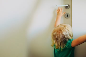Als ihr Kind zu ruhig ist, wird Mutter misstrauisch: Was sie dann findet, macht sie fassungslos