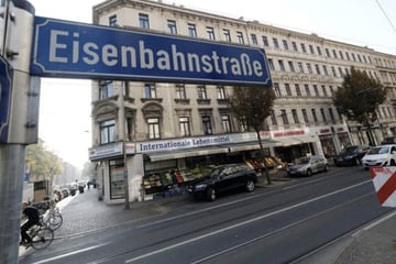 Streit auf Leipziger Eisenbahnstraße eskaliert: Zwei Verletzte in Klinik