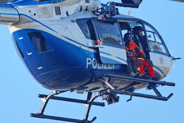 Radfahrer (†67) stirbt nach Sturz auf Schwäbischer Alb: Leichnam mit Seilwinde geborgen