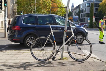 Schwerer Unfall zwischen Fahrrad und Auto: Wer hat etwas beobachtet?