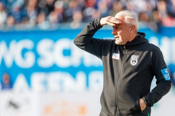 Plötzlich wird sein Abschied auf der PK verkündet! Drittligist trennt sich von Rekord-Coach