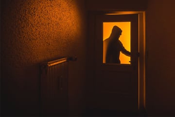 20 Eier statt Bargeld: Hungrige Einbrecher plündern Kühlschrank