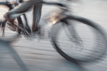 Diebe beklauen Mann und flüchten mit seinem Fahrrad - wer hat sie gesehen?