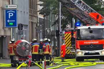 Mitten in der Stadt: Parkhaus-Brand löst Großeinsatz aus