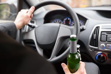 Dresden: Morgenstund hat Bier im Mund: Polizei stoppt besoffenen Transporter-Fahrer in Radebeul