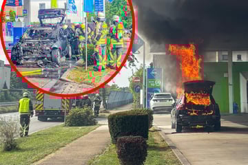 Hybridauto geht in Flammen auf: Tankstelle und Bundesstraße abgesichert