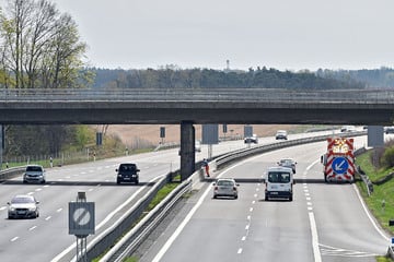 Skurrile Entdeckung auf A13: Fahrer schlummert auf der Autobahn